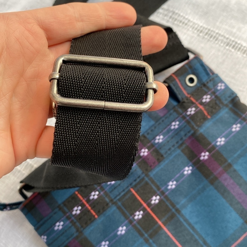 Dakine NWOT plaid crossbody bag. - Picture 6 of 8